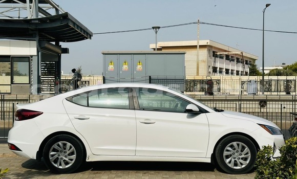 Buy Used Hyundai Elantra White Car in Dakar in Dakar Buy Used Hyundai Elantra White Car in Dakar in Dakar