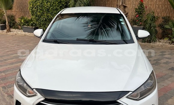 Acheter Occasion Voiture Hyundai Elantra Blanc à Dakar, Dakar Acheter Occasion Voiture Hyundai Elantra Blanc à Dakar, Dakar