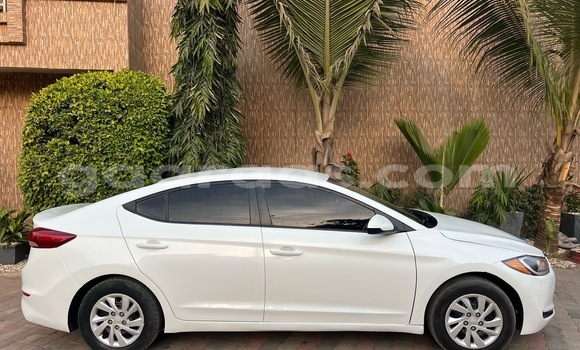 Acheter Occasion Voiture Hyundai Elantra Blanc à Dakar, Dakar Acheter Occasion Voiture Hyundai Elantra Blanc à Dakar, Dakar