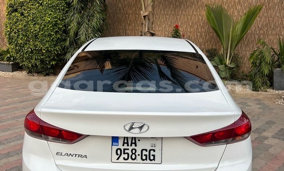 Acheter Occasion Voiture Hyundai Elantra Blanc à Dakar, Dakar Acheter Occasion Voiture Hyundai Elantra Blanc à Dakar, Dakar