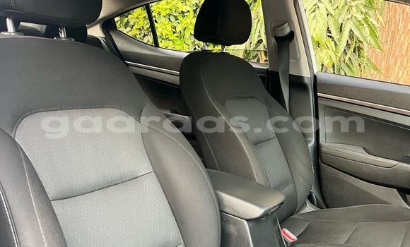 Acheter Occasion Voiture Hyundai Elantra Blanc à Dakar, Dakar Acheter Occasion Voiture Hyundai Elantra Blanc à Dakar, Dakar