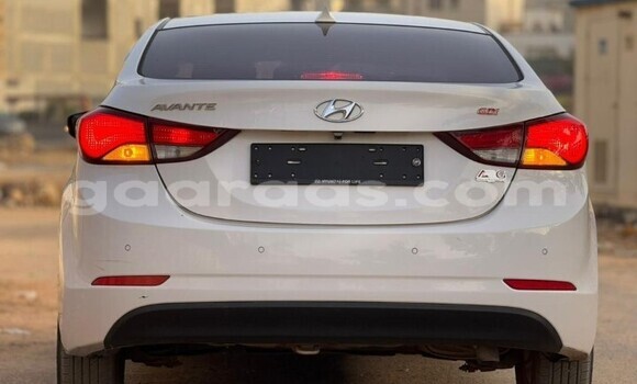 Buy Used Hyundai Avante White Car in Dakar in Dakar Buy Used Hyundai Avante White Car in Dakar in Dakar