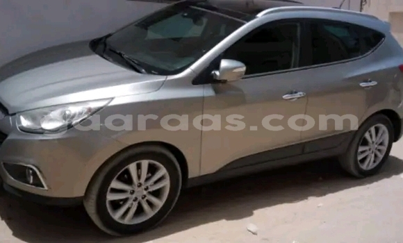 Buy Used Hyundai ix35 Red Car in Dakar in Dakar Buy Used Hyundai ix35 Red Car in Dakar in Dakar