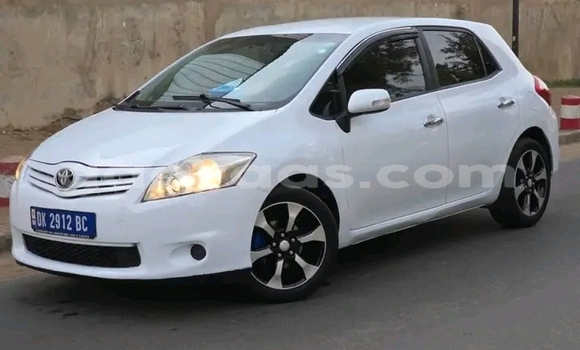 Buy Used Toyota Auris White Car in Dakar in Dakar Buy Used Toyota Auris White Car in Dakar in Dakar