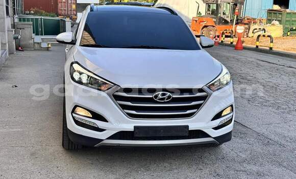 Buy Used Hyundai Tucson White Car in Tambacounda in Tambacounda
