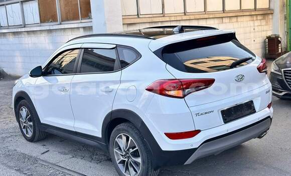 Buy Used Hyundai Tucson White Car in Tambacounda in Tambacounda Buy Used Hyundai Tucson White Car in Tambacounda in Tambacounda