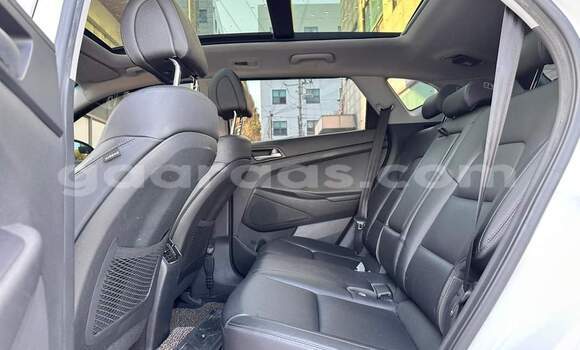 Buy Used Hyundai Tucson White Car in Tambacounda in Tambacounda Buy Used Hyundai Tucson White Car in Tambacounda in Tambacounda