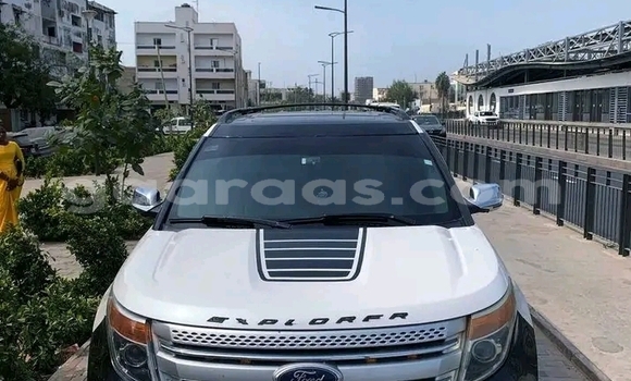Buy Used Ford Explorer White Car in Dakar in Dakar Buy Used Ford Explorer White Car in Dakar in Dakar