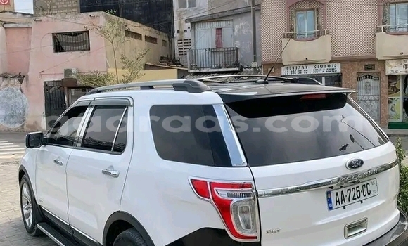Buy Used Ford Explorer White Car in Dakar in Dakar Buy Used Ford Explorer White Car in Dakar in Dakar