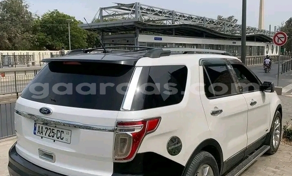 Buy Used Ford Explorer White Car in Dakar in Dakar Buy Used Ford Explorer White Car in Dakar in Dakar