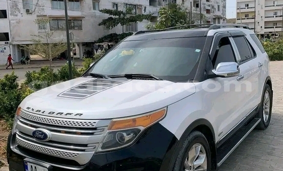 Buy Used Ford Explorer White Car in Dakar in Dakar Buy Used Ford Explorer White Car in Dakar in Dakar