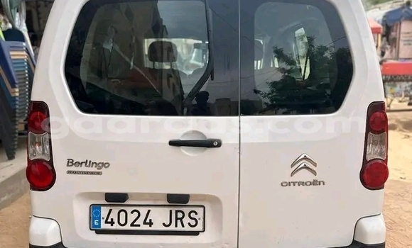 Buy Used Citroen C4 White Car in Dakar in Dakar Buy Used Citroen C4 White Car in Dakar in Dakar