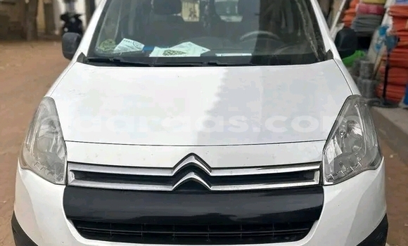 Buy Used Citroen C4 White Car in Dakar in Dakar Buy Used Citroen C4 White Car in Dakar in Dakar