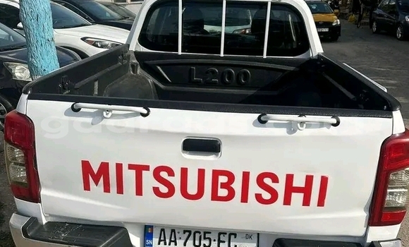 Acheter Occasion Voiture Mitsubishi L200 Blanc à Dakar, Dakar Acheter Occasion Voiture Mitsubishi L200 Blanc à Dakar, Dakar