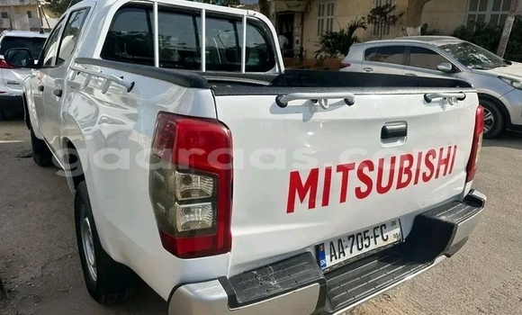 Acheter Occasion Voiture Mitsubishi L200 Blanc à Dakar, Dakar Acheter Occasion Voiture Mitsubishi L200 Blanc à Dakar, Dakar