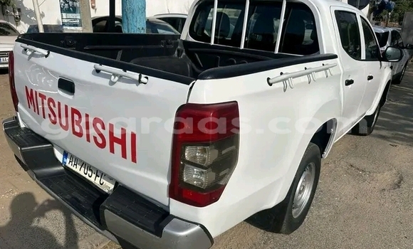 Acheter Occasion Voiture Mitsubishi L200 Blanc à Dakar, Dakar Acheter Occasion Voiture Mitsubishi L200 Blanc à Dakar, Dakar
