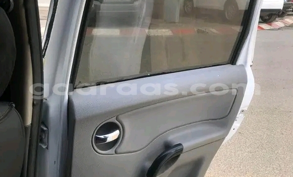 Acheter Occasion Voiture Citroen C4 Blanc à Dakar, Dakar Acheter Occasion Voiture Citroen C4 Blanc à Dakar, Dakar