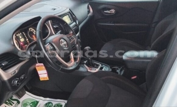 Dieundeu Occasion Jeep Cherokee White Auto in Dakar in Dakar Dieundeu Occasion Jeep Cherokee White Auto in Dakar in Dakar