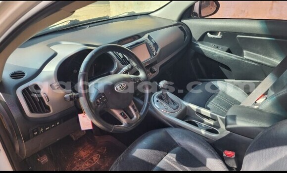 Dieundeu Occasion Kia Sportage White Auto in Dakar in Dakar Dieundeu Occasion Kia Sportage White Auto in Dakar in Dakar