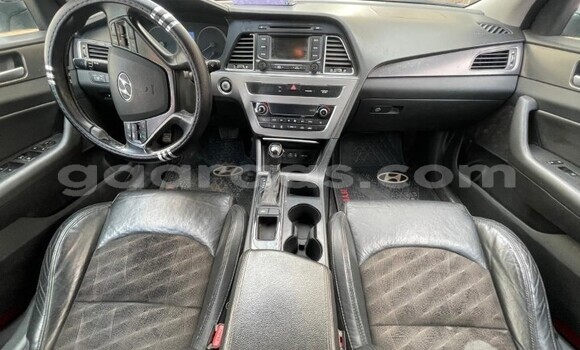 Dieundeu Occasion Hyundai Sonata White Auto in Dakar in Dakar Dieundeu Occasion Hyundai Sonata White Auto in Dakar in Dakar