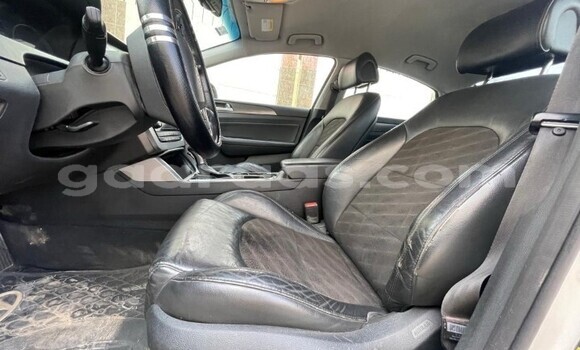 Dieundeu Occasion Hyundai Sonata White Auto in Dakar in Dakar Dieundeu Occasion Hyundai Sonata White Auto in Dakar in Dakar