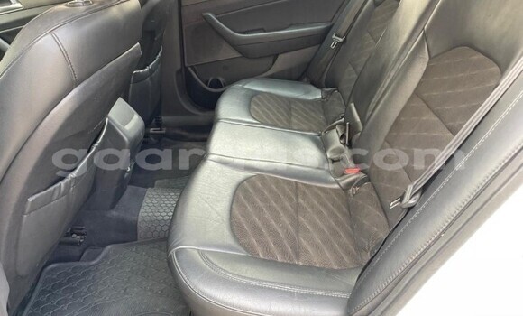 Dieundeu Occasion Hyundai Sonata White Auto in Dakar in Dakar Dieundeu Occasion Hyundai Sonata White Auto in Dakar in Dakar