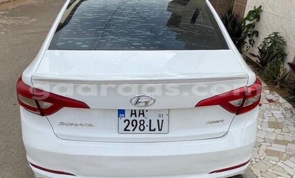 Dieundeu Occasion Hyundai Sonata White Auto in Dakar in Dakar Dieundeu Occasion Hyundai Sonata White Auto in Dakar in Dakar