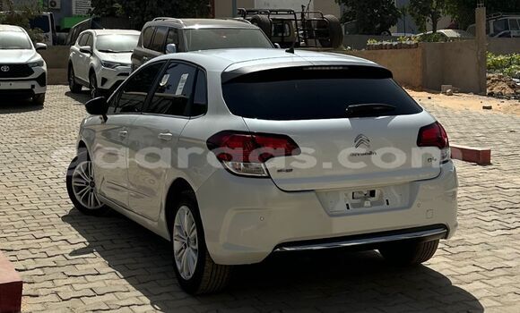 Acheter Import Voiture Citroen C4 Blanc à Dakar, Dakar Acheter Import Voiture Citroen C4 Blanc à Dakar, Dakar