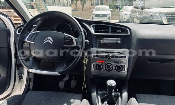 Acheter Import Voiture Citroen C4 Blanc à Dakar, Dakar Acheter Import Voiture Citroen C4 Blanc à Dakar, Dakar