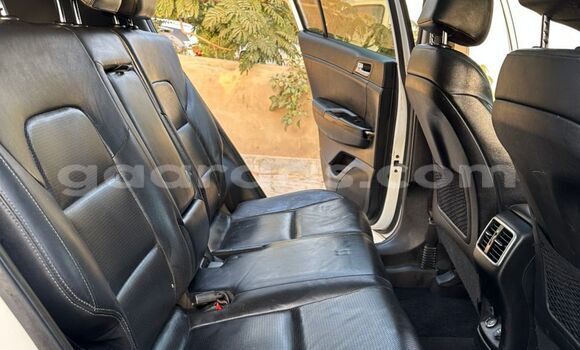 Buy Import Kia Sportage White Car in Dakar in Dakar Buy Import Kia Sportage White Car in Dakar in Dakar