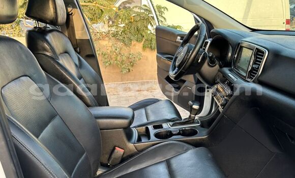 Buy Import Kia Sportage White Car in Dakar in Dakar Buy Import Kia Sportage White Car in Dakar in Dakar