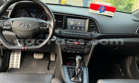 Dieundeu Occasion Hyundai Elantra Silver Auto in Dakar in Dakar Dieundeu Occasion Hyundai Elantra Silver Auto in Dakar in Dakar