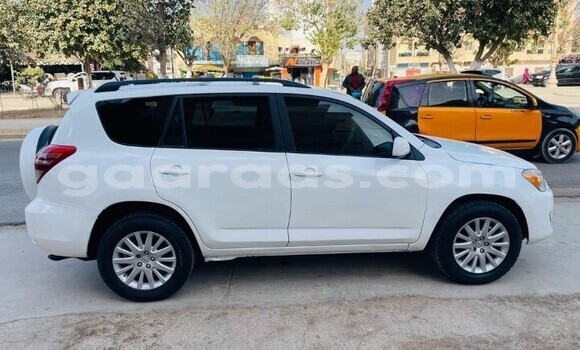 Acheter Occasion Voiture Toyota RAV4 Blanc à Dakar, Dakar Acheter Occasion Voiture Toyota RAV4 Blanc à Dakar, Dakar