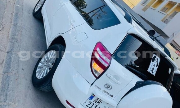 Acheter Occasion Voiture Toyota RAV4 Blanc à Dakar, Dakar Acheter Occasion Voiture Toyota RAV4 Blanc à Dakar, Dakar