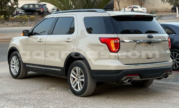 Acheter Import Voiture Ford Explorer Gris de fer à Dakar, Dakar Acheter Import Voiture Ford Explorer Gris de fer à Dakar, Dakar