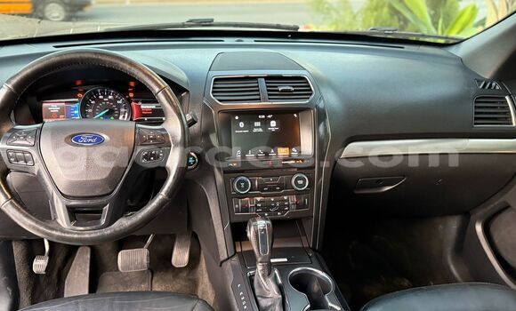 Acheter Import Voiture Ford Explorer Gris de fer à Dakar, Dakar Acheter Import Voiture Ford Explorer Gris de fer à Dakar, Dakar