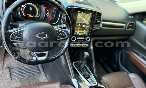 Buy Import Renault 9 Silver Car in Dakar in Dakar Buy Import Renault 9 Silver Car in Dakar in Dakar