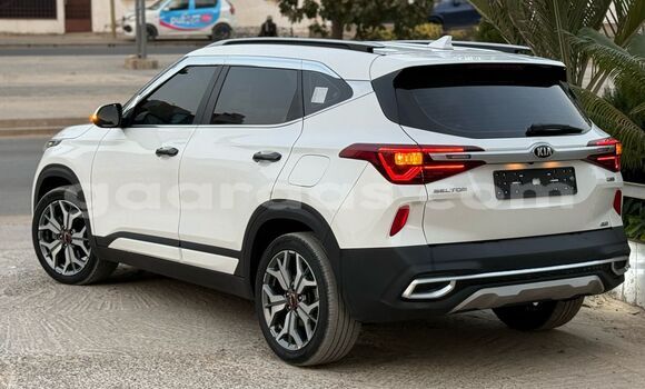 Buy Import Kia Retona White Car in Dakar in Dakar Buy Import Kia Retona White Car in Dakar in Dakar