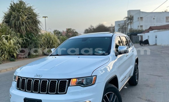 Dieundeu Occasion Jeep Grand Cherokee White Auto in Dakar in Dakar