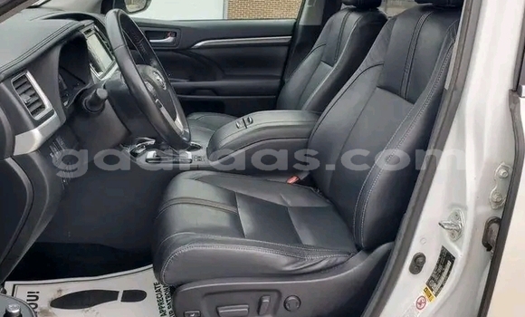 Dieundeu Occasion Toyota Highlander White Auto in Dakar in Dakar Dieundeu Occasion Toyota Highlander White Auto in Dakar in Dakar