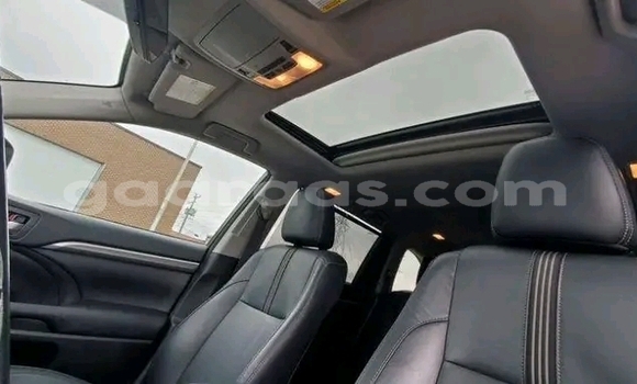 Dieundeu Occasion Toyota Highlander White Auto in Dakar in Dakar Dieundeu Occasion Toyota Highlander White Auto in Dakar in Dakar