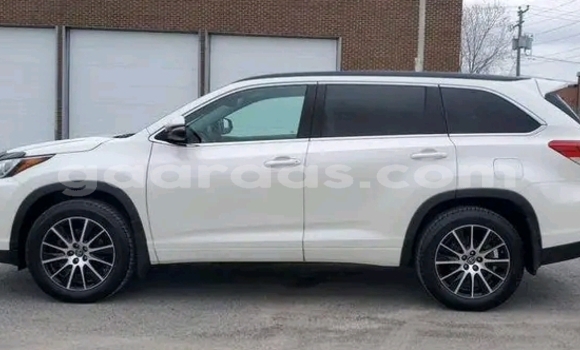 Dieundeu Occasion Toyota Highlander White Auto in Dakar in Dakar Dieundeu Occasion Toyota Highlander White Auto in Dakar in Dakar