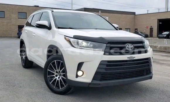 Dieundeu Occasion Toyota Highlander White Auto in Dakar in Dakar Dieundeu Occasion Toyota Highlander White Auto in Dakar in Dakar
