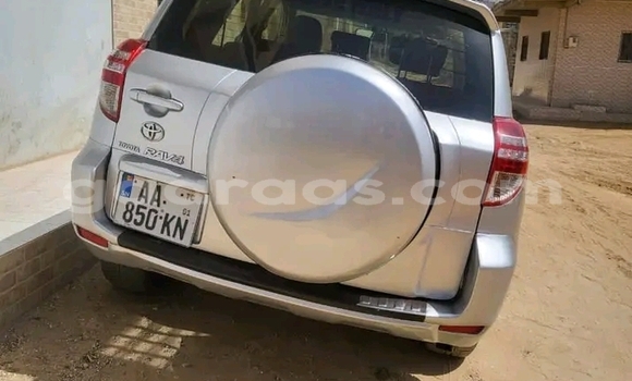 Dieundeu Occasion Toyota RAV4 White Auto in Dakar in Dakar Dieundeu Occasion Toyota RAV4 White Auto in Dakar in Dakar