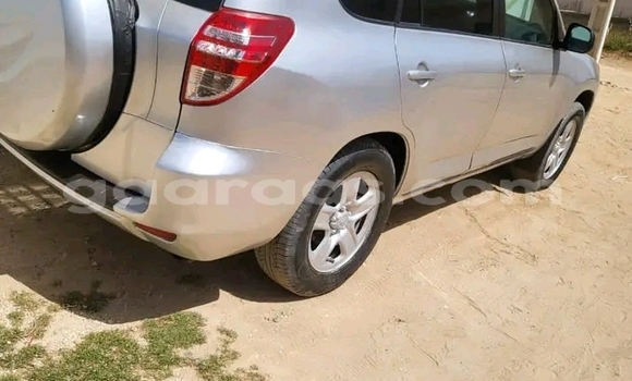 Dieundeu Occasion Toyota RAV4 White Auto in Dakar in Dakar Dieundeu Occasion Toyota RAV4 White Auto in Dakar in Dakar