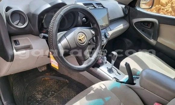 Dieundeu Occasion Toyota RAV4 White Auto in Dakar in Dakar Dieundeu Occasion Toyota RAV4 White Auto in Dakar in Dakar