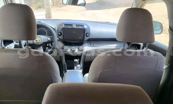 Dieundeu Occasion Toyota RAV4 White Auto in Dakar in Dakar Dieundeu Occasion Toyota RAV4 White Auto in Dakar in Dakar