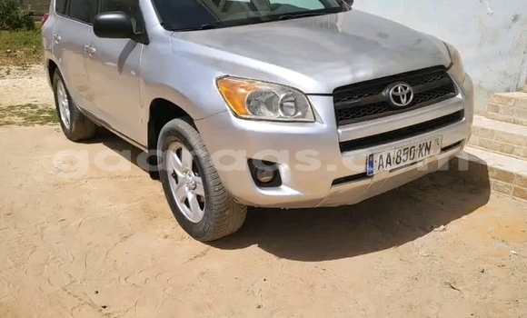 Dieundeu Occasion Toyota RAV4 White Auto in Dakar in Dakar Dieundeu Occasion Toyota RAV4 White Auto in Dakar in Dakar