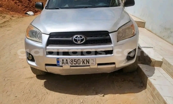 Dieundeu Occasion Toyota RAV4 White Auto in Dakar in Dakar Dieundeu Occasion Toyota RAV4 White Auto in Dakar in Dakar