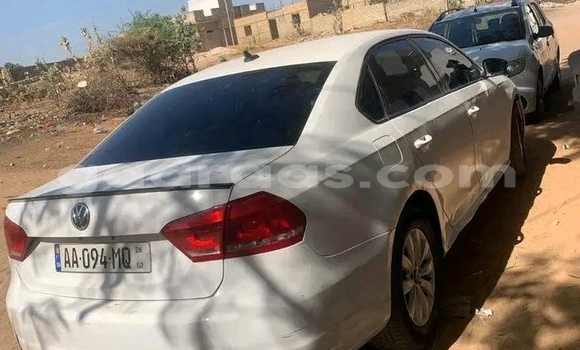 Dieundeu Occasion Volkswagen Passat White Auto in Dakar in Dakar Dieundeu Occasion Volkswagen Passat White Auto in Dakar in Dakar